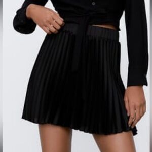 Zara black pleated skort